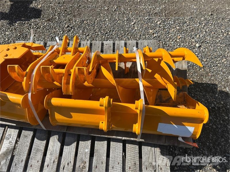 Quantity of (7) Mini Excavator Attachments Andre komponenter