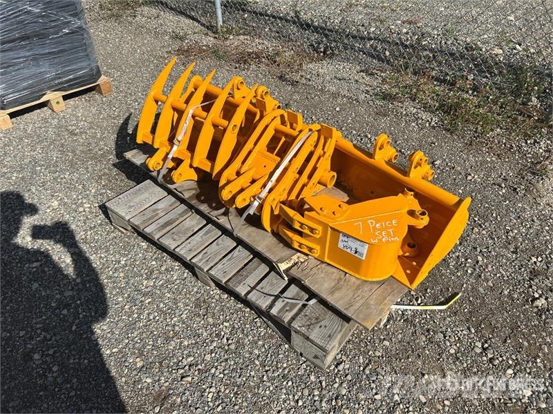 Quantity of (7) Mini Excavator Attachments Andre komponenter