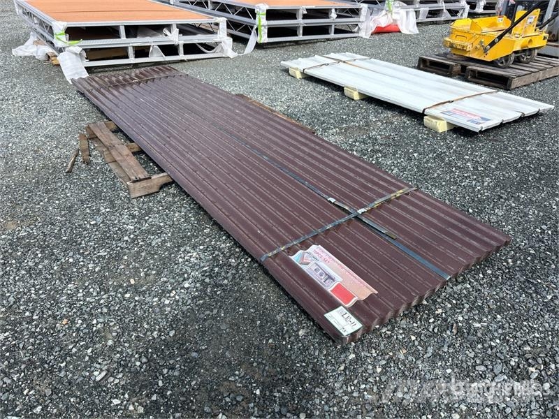 Quantity of (70) 3 ft x 12 ft Brown Metal Roof Pan Seilwinden, Bauaufzüge und Lastenaufzüge