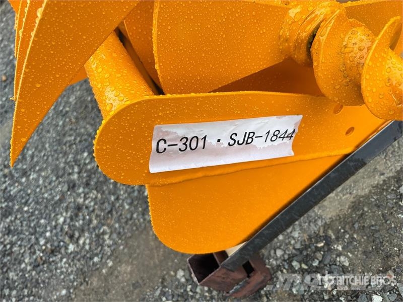 Quantity of (8) GIYI Cat 301 GYA-8 Mini Excavator Ďalšie komponenty
