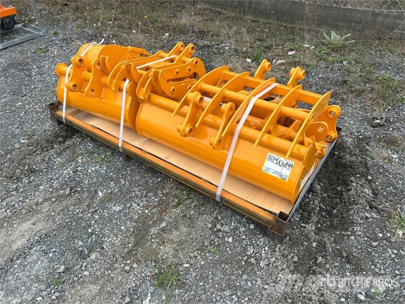  Quantity of (8)  GIYI Cat 301 GYA-8 Mini Excavator Andre komponenter