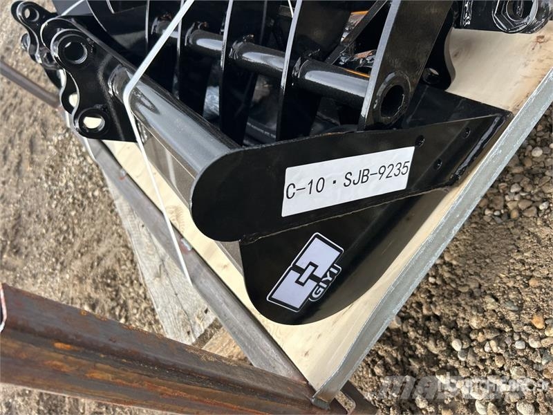 Quantity of (8) VICSEC VCA-8 Mini Excavator Attac Citas sastāvdaļas