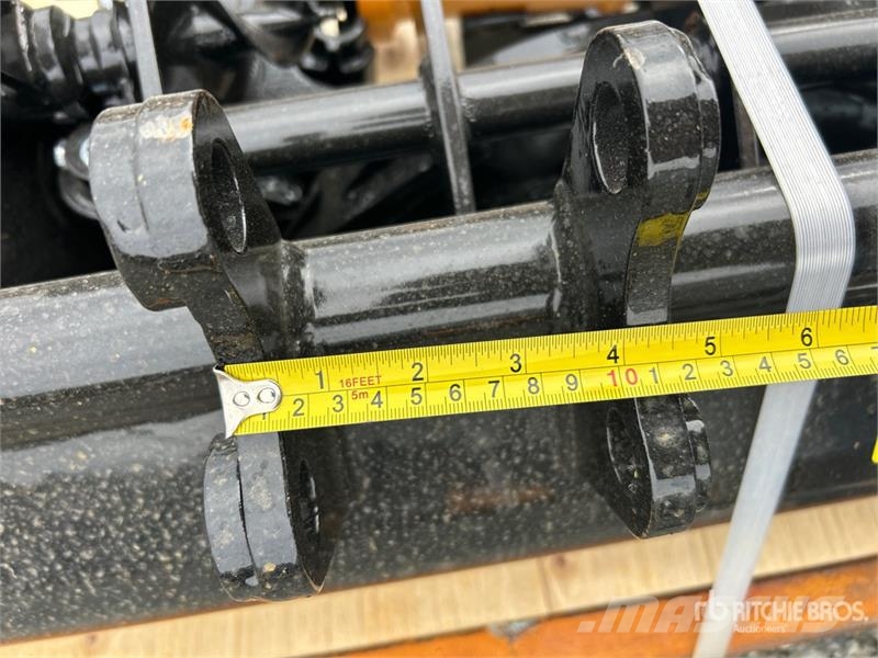 Quantity of (8) VICSEC VCA-8 Mini Excavator Attac Andre komponenter