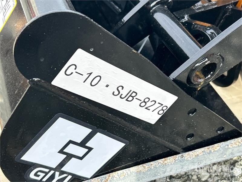 Quantity of (8) VICSEC VCA-8 Mini Excavator Attac Andre komponenter