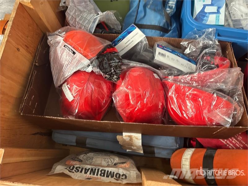  Quantity of Stretcher, Hard Hats, and Various Medi معدات البناء - غير ذلك