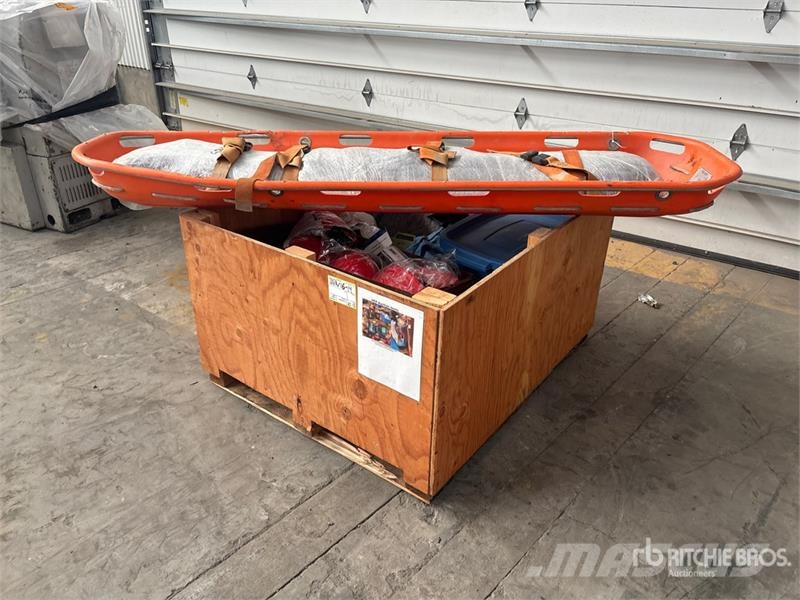  Quantity of Stretcher, Hard Hats, and Various Medi معدات البناء - غير ذلك