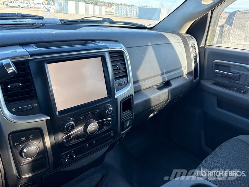 RAM 2500 4x4 Crew Cab Pickup Egyéb