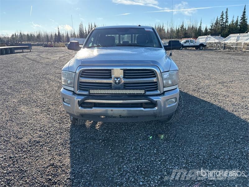 RAM 2500 4x4 Crew Cab Pickup Egyéb
