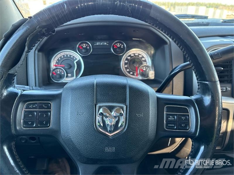 RAM 2500 4x4 Crew Cab Pickup Egyéb