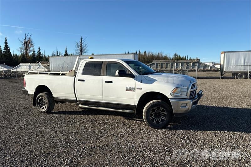 RAM 2500 4x4 Crew Cab Pickup Egyéb