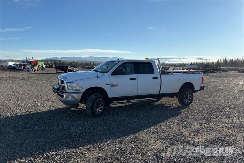 RAM 2500 4x4 Crew Cab Pickup Egyéb