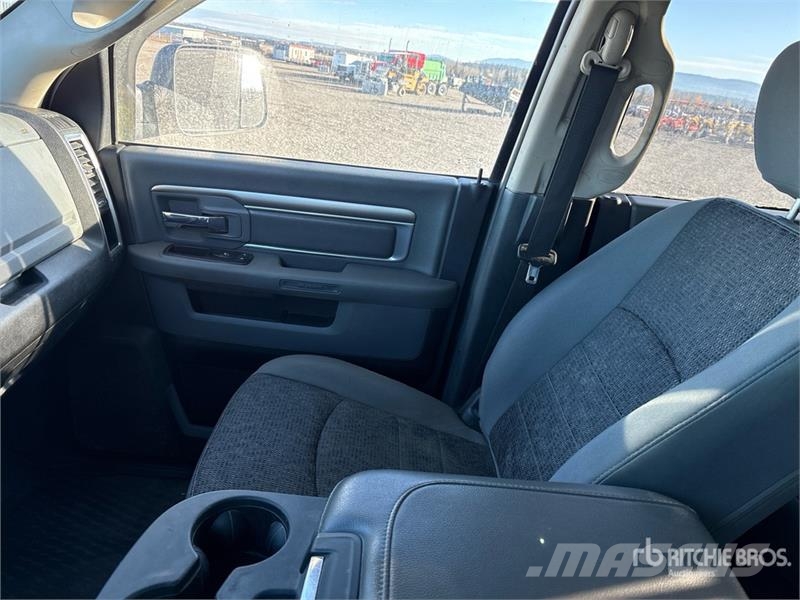 RAM 2500 4x4 Crew Cab Pickup Egyéb