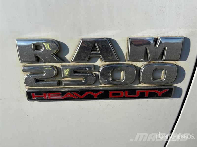 RAM 2500 4x4 Crew Cab Pickup Egyéb