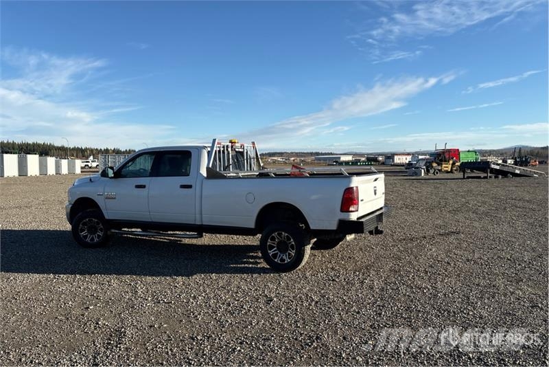 RAM 2500 4x4 Crew Cab Pickup Egyéb