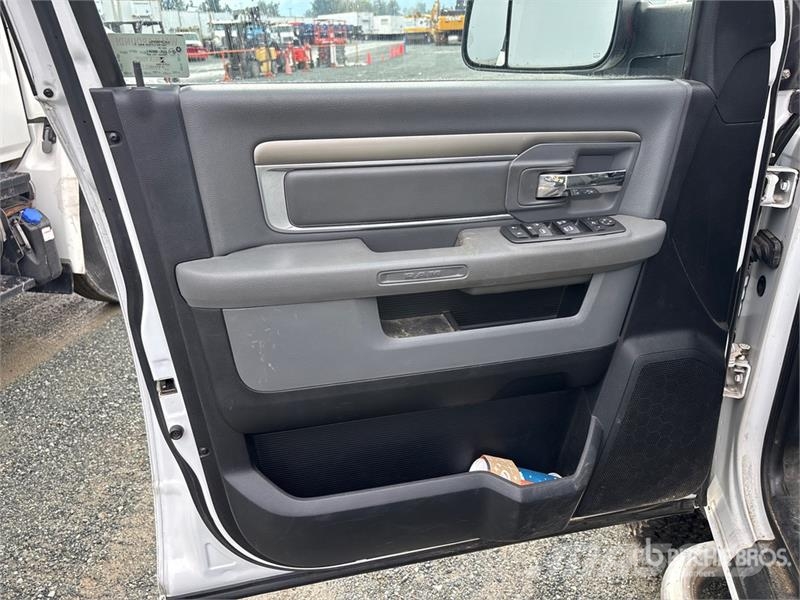 RAM 2500 4x4 Crew Cab Pickup Прочие фургоны