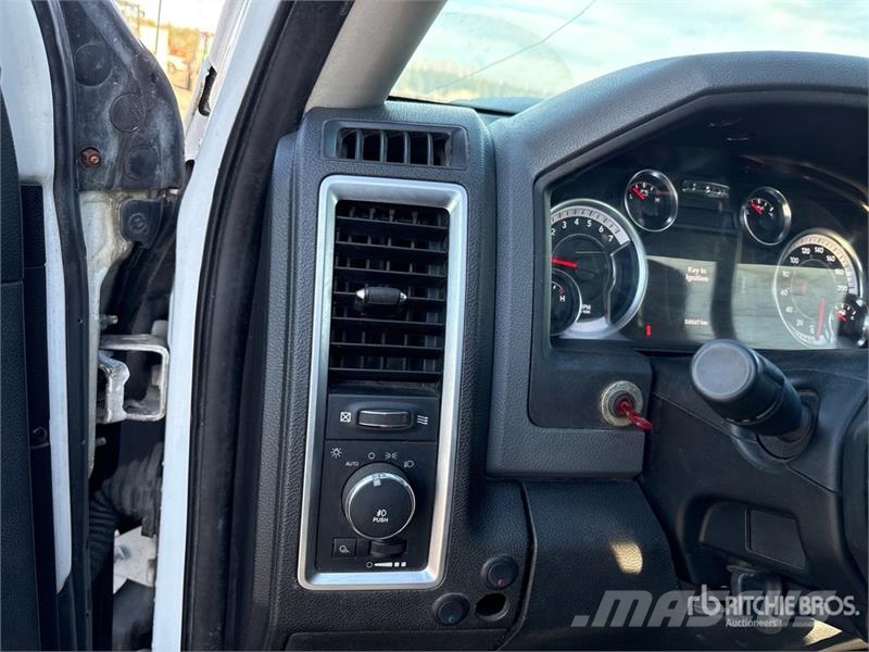 RAM 2500 4x4 Crew Cab Pickup Egyéb