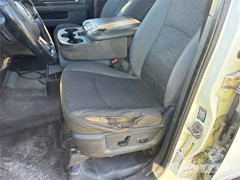 RAM 2500 4x4 Crew Cab Pickup Egyéb
