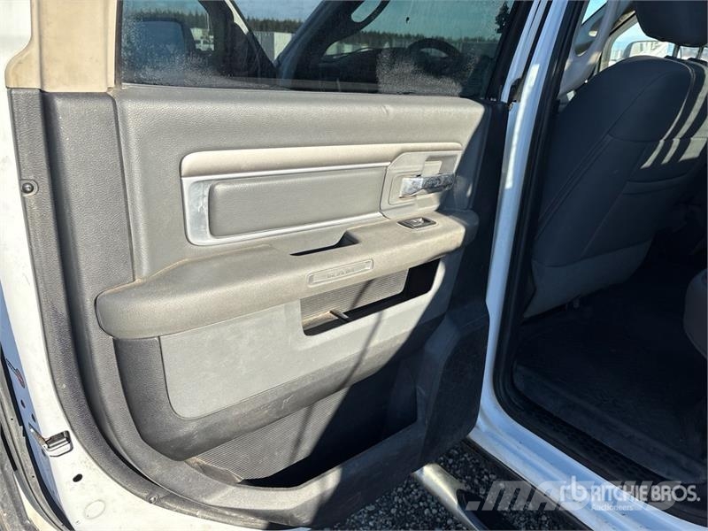 RAM 2500 4x4 Crew Cab Pickup Egyéb