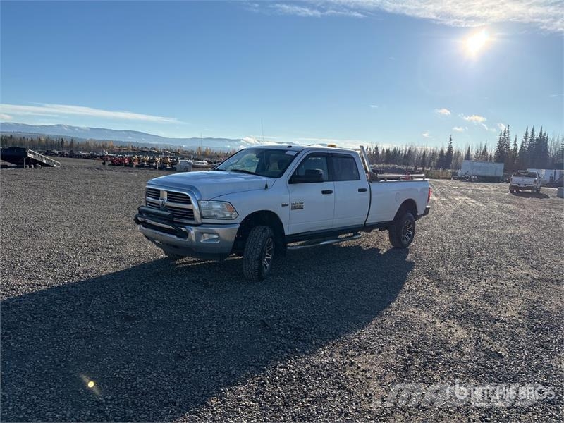 RAM 2500 4x4 Crew Cab Pickup Egyéb