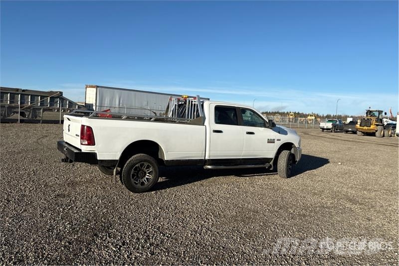 RAM 2500 4x4 Crew Cab Pickup Egyéb