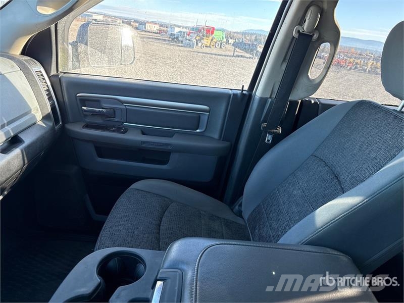 RAM 2500 4x4 Crew Cab Pickup Egyéb