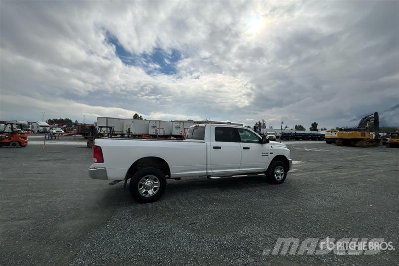 RAM 2500 4x4 Crew Cab Pickup Прочие фургоны