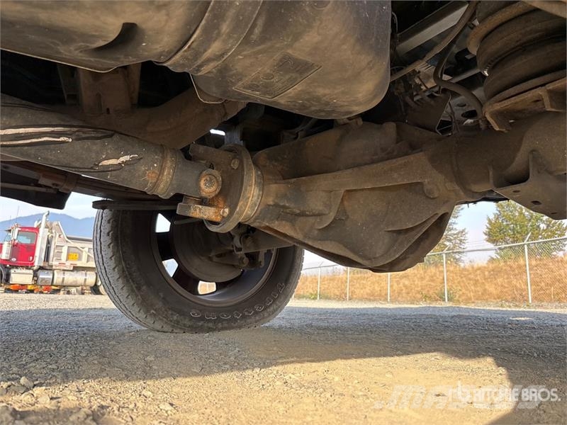 RAM 3500 4x4 Crew Cab Pickup Muu