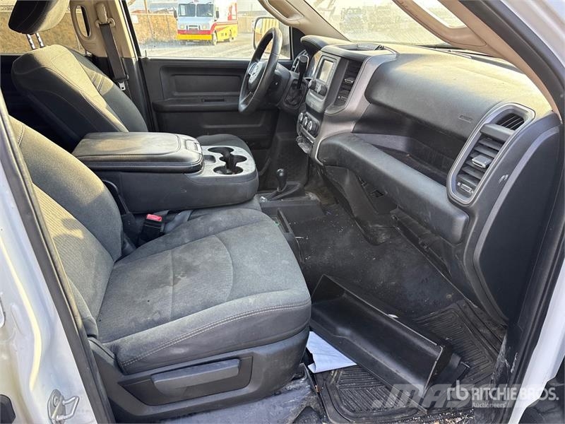 RAM 3500 4x4 Crew Cab Pickup Muu