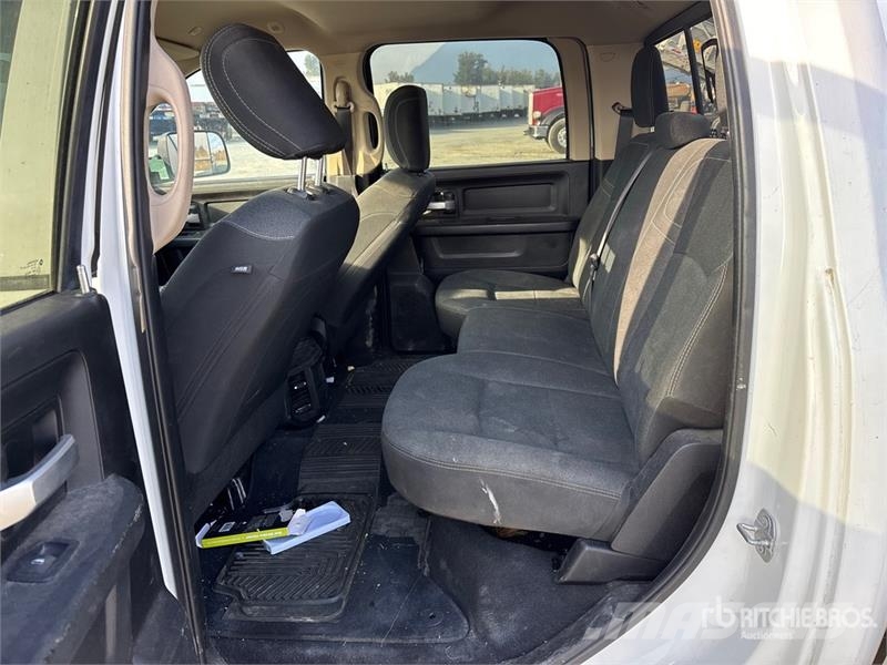 RAM 3500 4x4 Crew Cab Pickup Muu