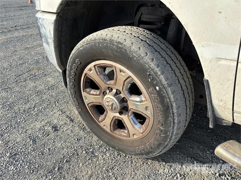 RAM 3500 4x4 Crew Cab Pickup Muu