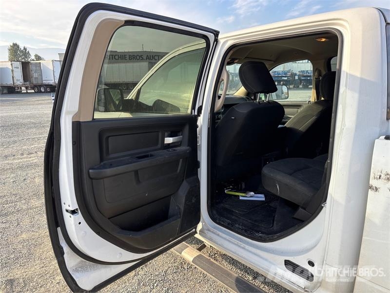 RAM 3500 4x4 Crew Cab Pickup Muu
