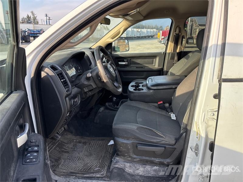 RAM 3500 4x4 Crew Cab Pickup Muu