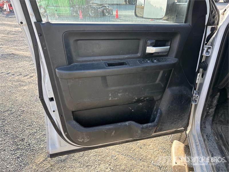 RAM 3500 4x4 Crew Cab Pickup Muu