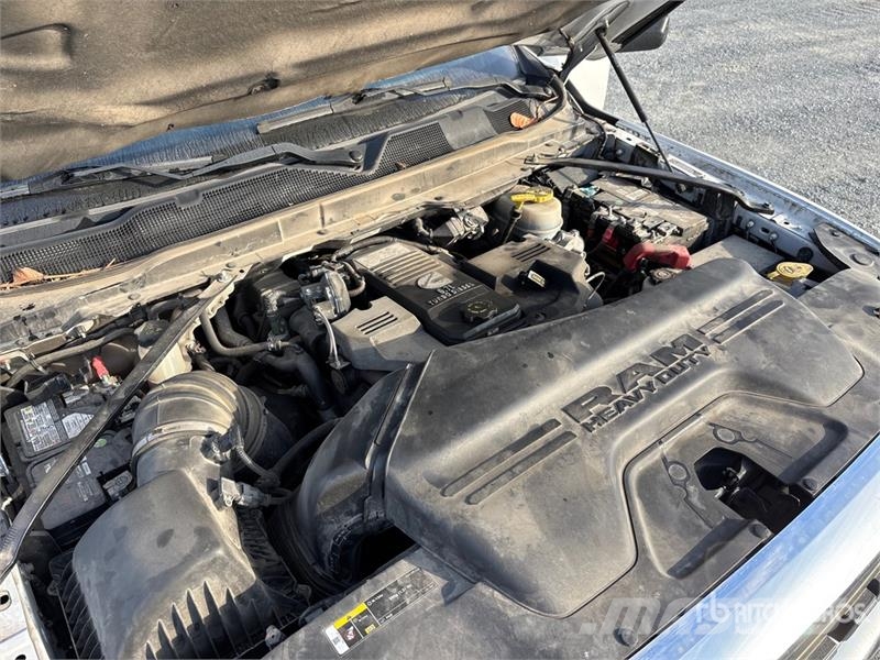 RAM 3500 4x4 Crew Cab Pickup Muu