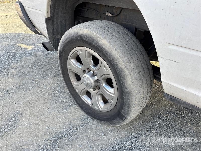 RAM 3500 4x4 Crew Cab Pickup Muu