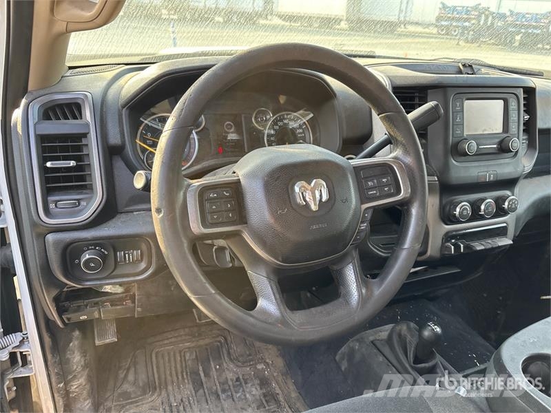 RAM 3500 4x4 Crew Cab Pickup Muu