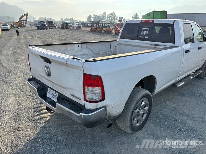 RAM 3500 4x4 Crew Cab Pickup Muu