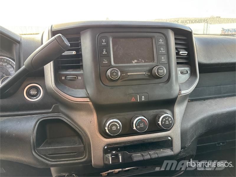 RAM 3500 4x4 Crew Cab Pickup Muu