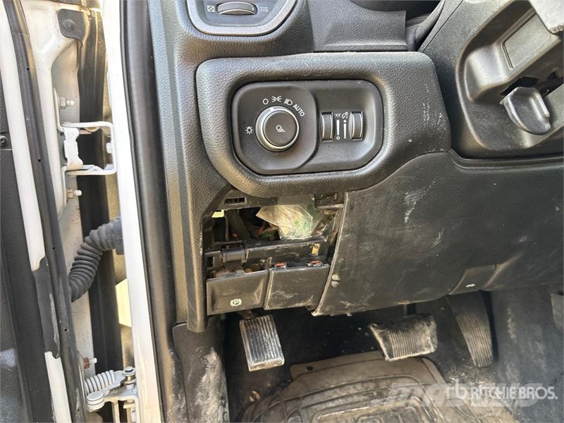 RAM 3500 4x4 Crew Cab Pickup Muu