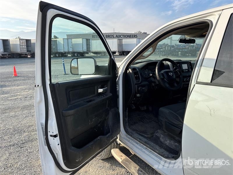 RAM 3500 4x4 Crew Cab Pickup Muu