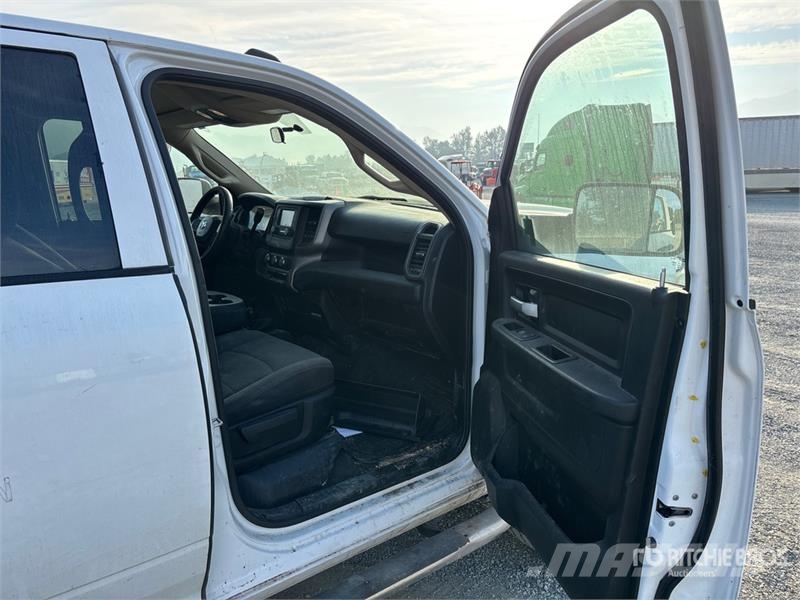 RAM 3500 4x4 Crew Cab Pickup Muu