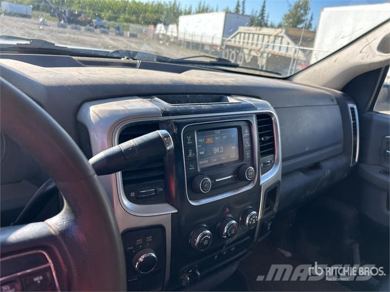 RAM 3500 SLT 4x4 Crew Cab Pickup Otros