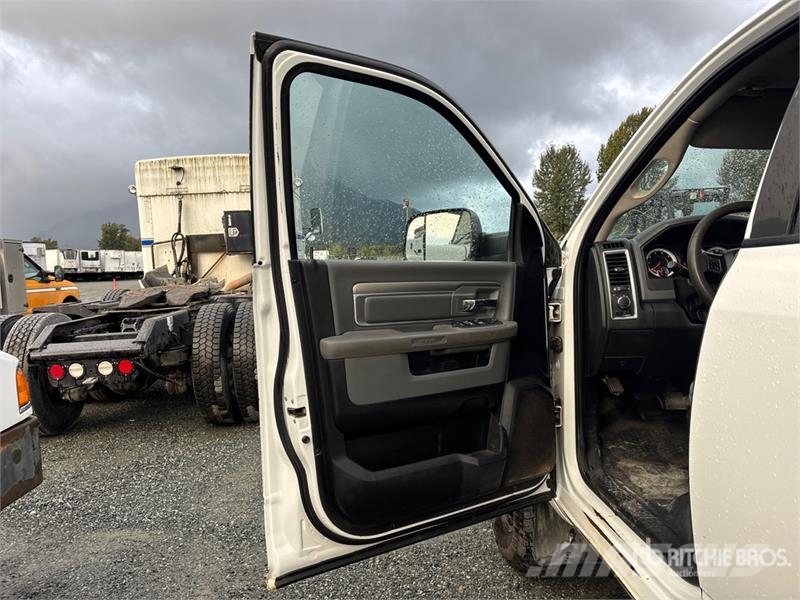 RAM 3500 SLT 4x4 Crew Cab Flatbed Truck Грузовики-платформы/боковая разгрузка