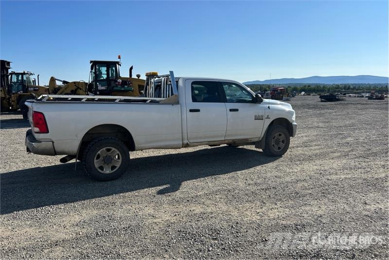 RAM 3500 SLT 4x4 Crew Cab Pickup Otros