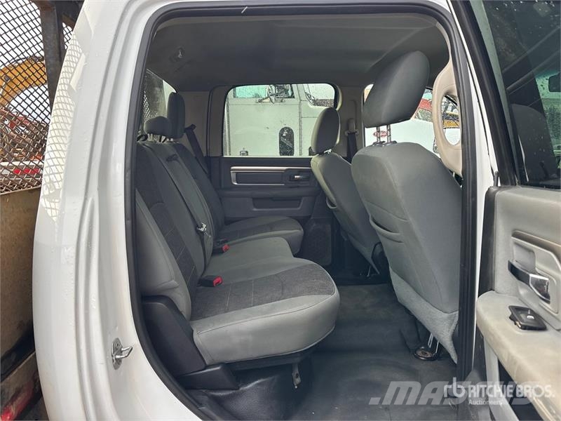 RAM 3500 SLT 4x4 Crew Cab Flatbed Truck Camiones plataforma