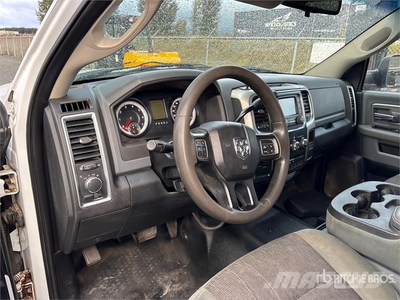 RAM 3500 SLT 4x4 Crew Cab Flatbed Truck Грузовики-платформы/боковая разгрузка