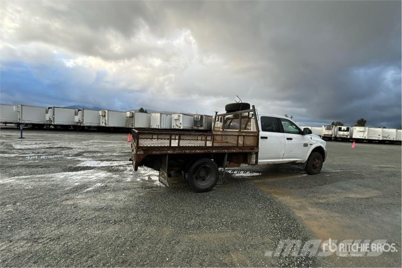 RAM 3500 SLT 4x4 Crew Cab Flatbed Truck Camiones plataforma