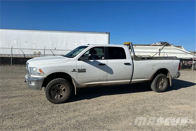 RAM 3500 SLT 4x4 Crew Cab Pickup Otros