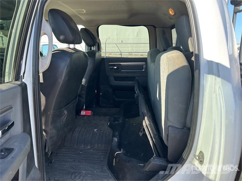 RAM 3500 SLT 4x4 Crew Cab Pickup Otros