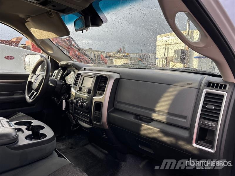 RAM 3500 SLT 4x4 Crew Cab Flatbed Truck Camiones plataforma